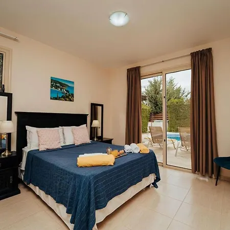 Seapoint Eleni فيلة كورال باي